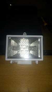 Lampa halogen