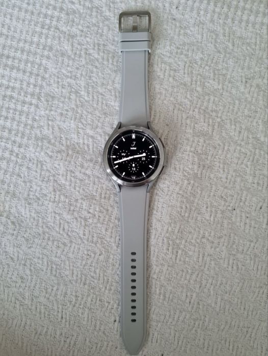 Продавам Samsung Watch 4 Classic with extra bands