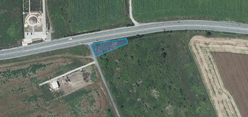 Парцел(УПИ) в м. Лахана, кв. Сарафово с лице към главен път