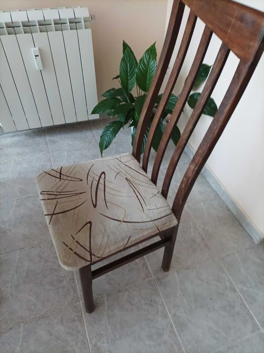 кръгла маса с 4 стола