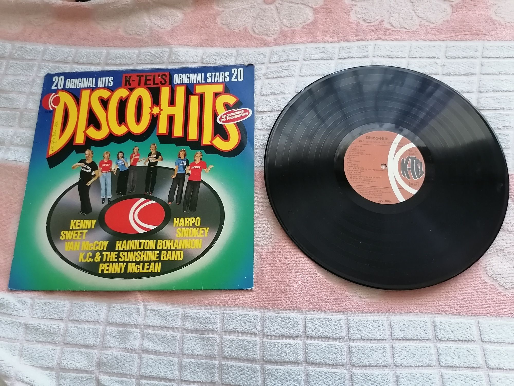 Пластинка, сборник диско хитов 70-х годов.