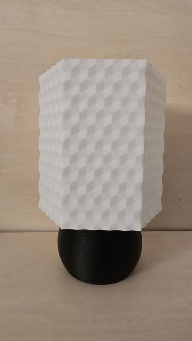 Lampa hexagonala cu model