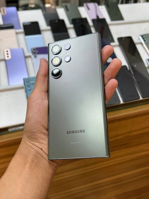 Samsung galaxy s23 ultra  5G 12/256gb holati yaxshi