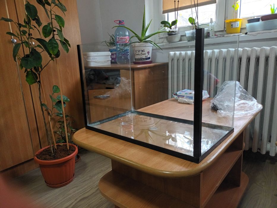 Vând acvariu 40 litri