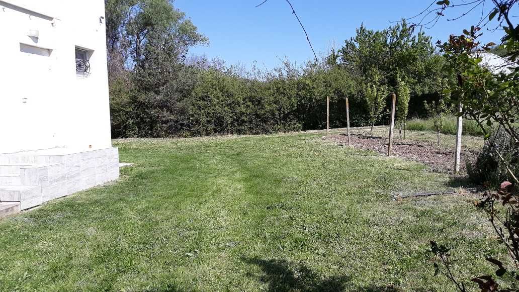 Сграда 90кв.м с Акт.16, с ток и вода в зем. парцел 4,5дка до регулация