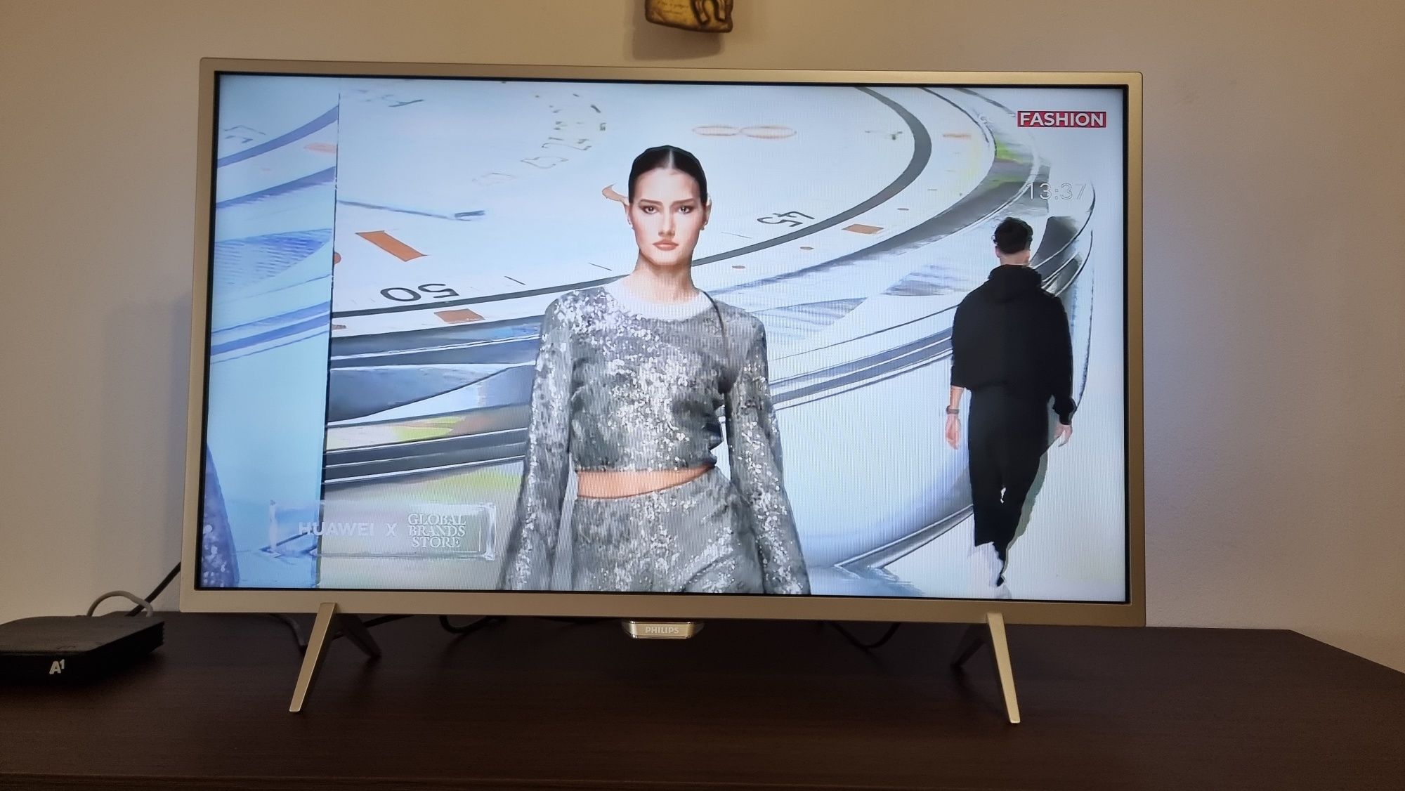 Смарт телевизор Philips 32PFS 6402/12