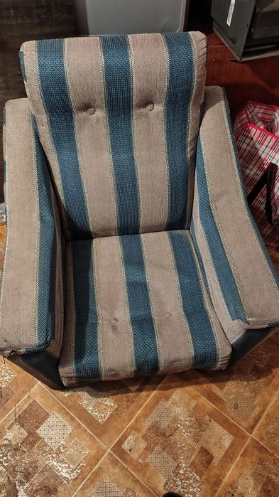 Продаем диван и 2 кресла