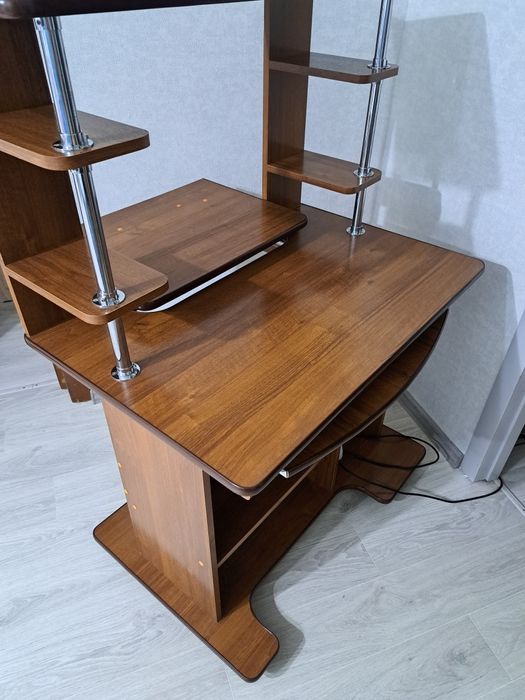 Стол компьютерный