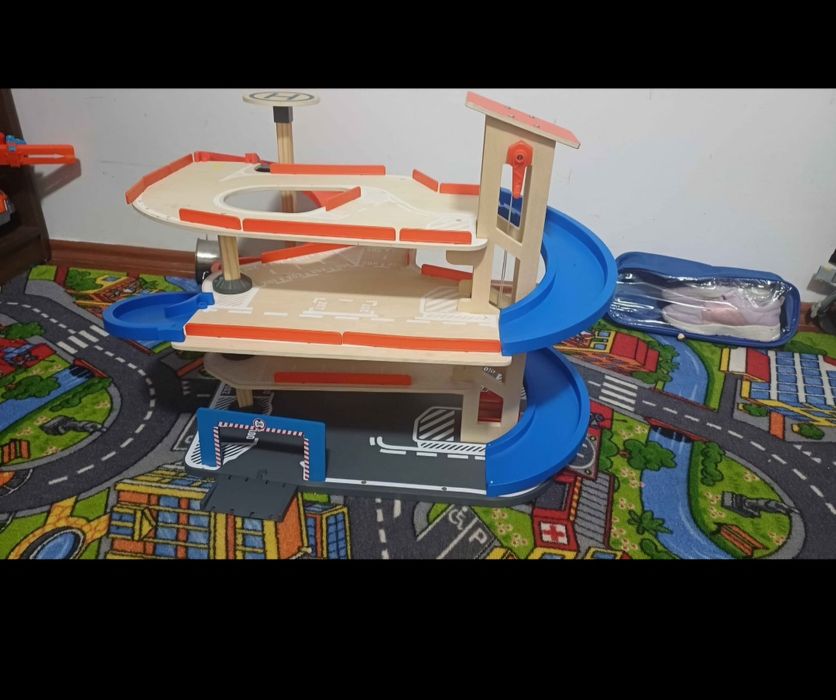 Parcare masinute cu 3 etaje!