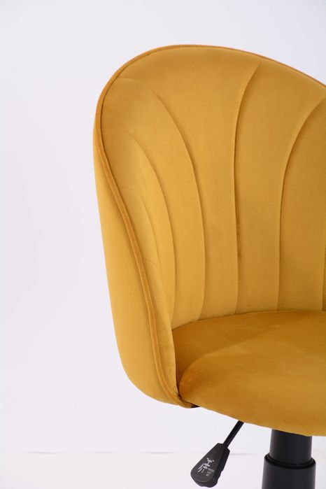 Scaun de birou, velur galben, ideal ptr copii si nu numai.