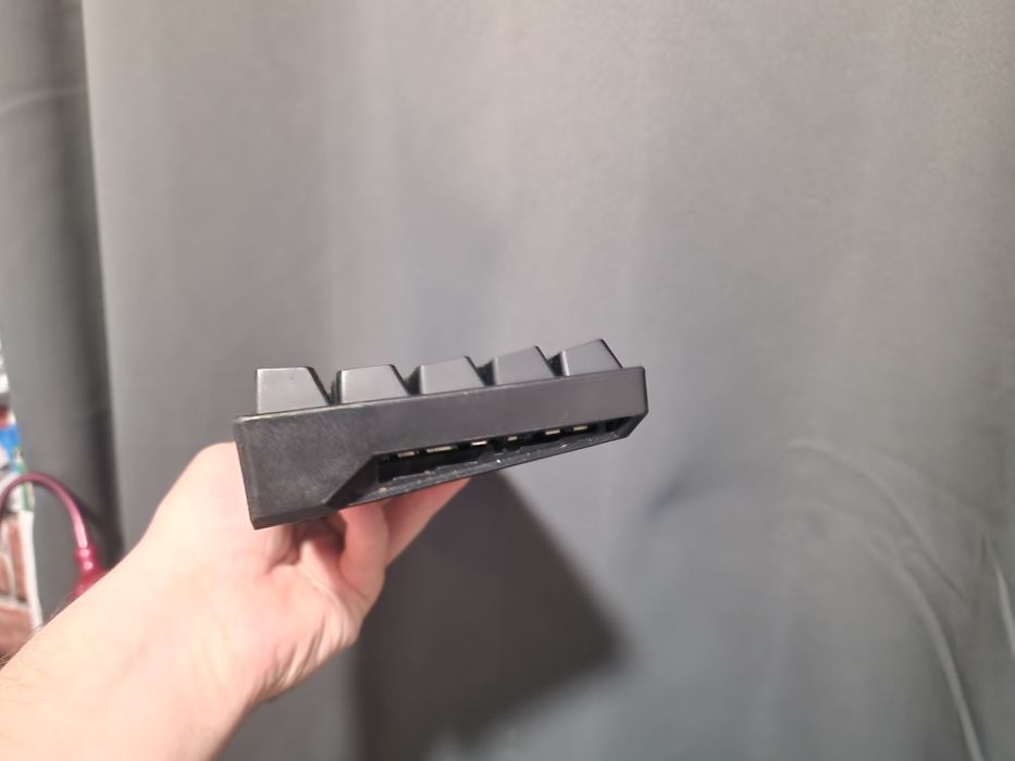 Tastatură mecanică NOS C650 RGB 65% – compactă