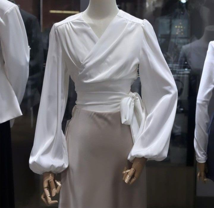 Белая блузка на завязках