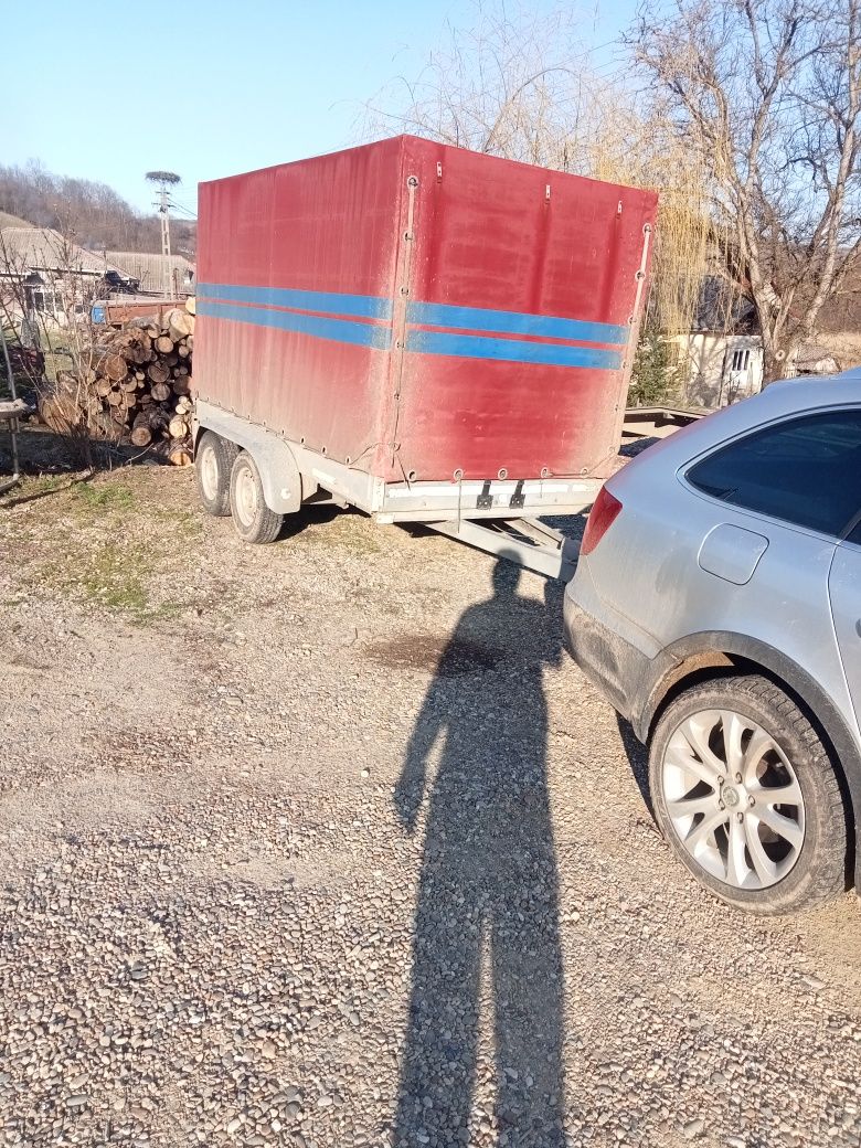 Vând remorca auto
