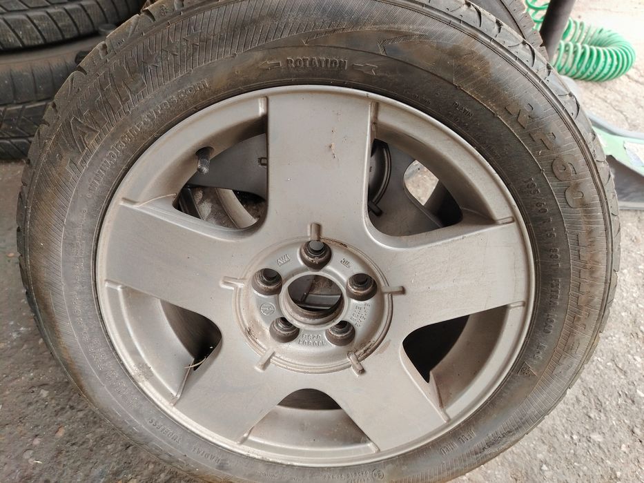 Зимни гуми 185/60/15 с Джанти 5*100