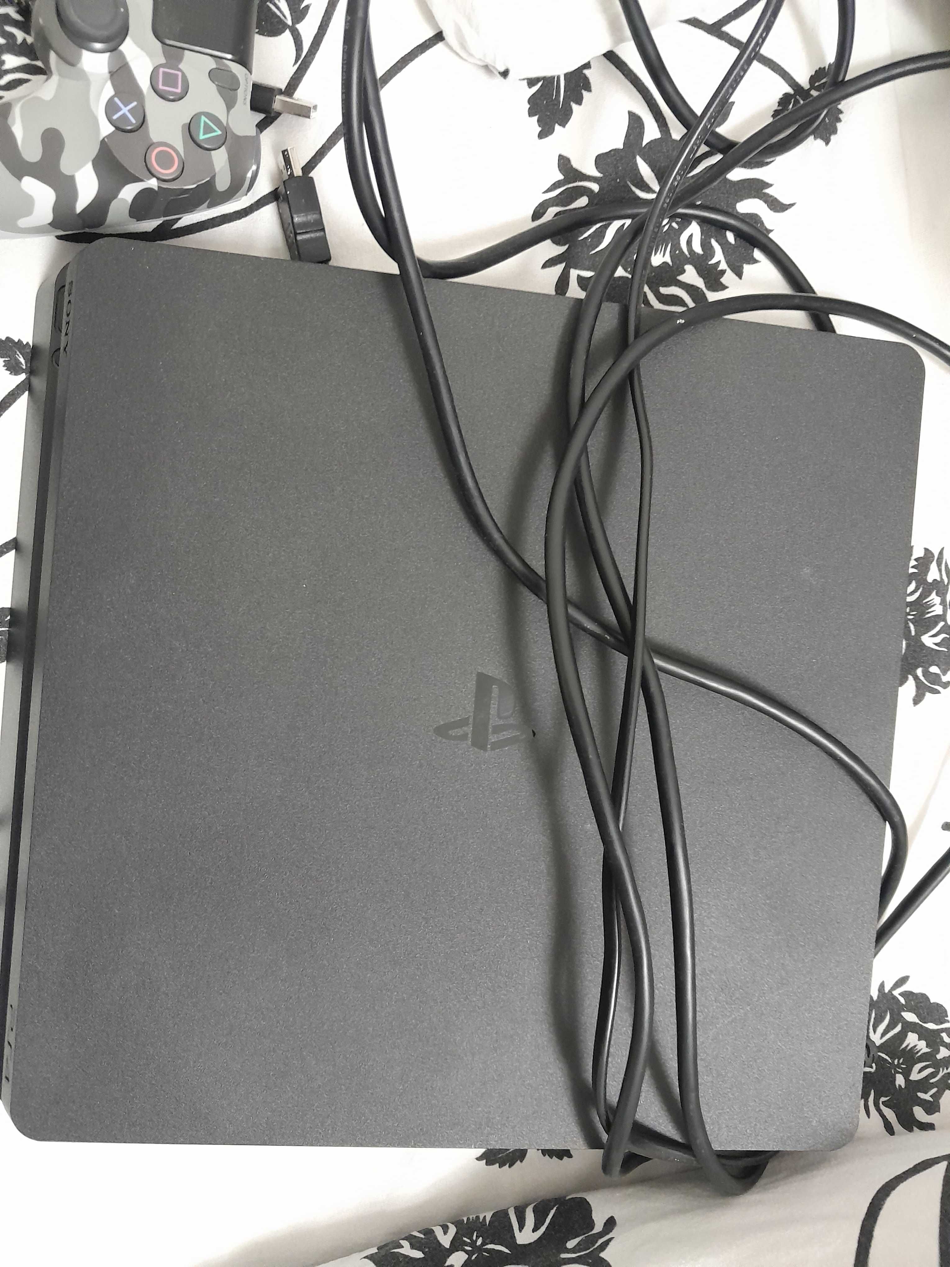 Vând playstation 4