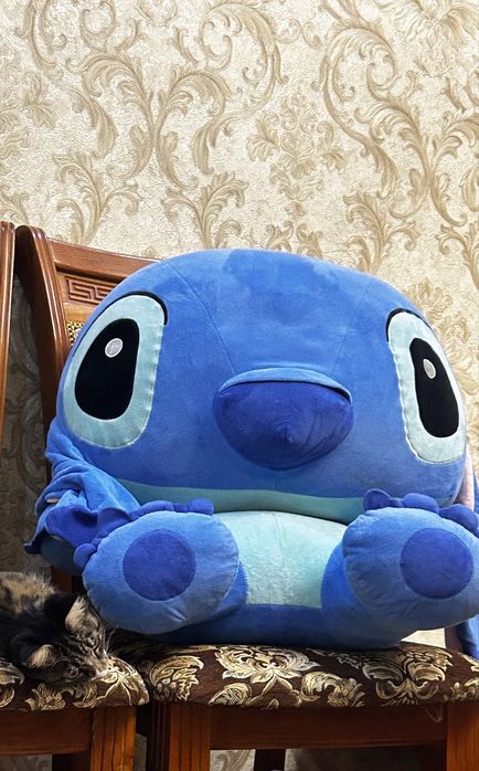 огромный и невероятно милый Стич