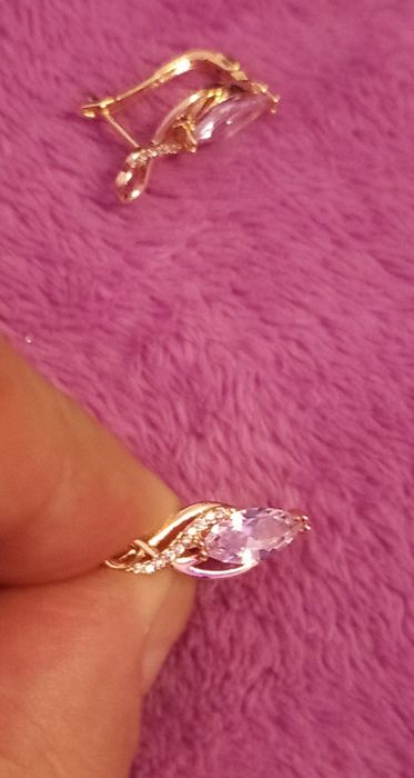 Cercei auriu cu zirconiu foarte frumoasi