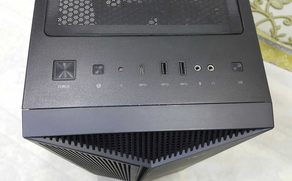 Корпус MSI 'GungNur" 110R