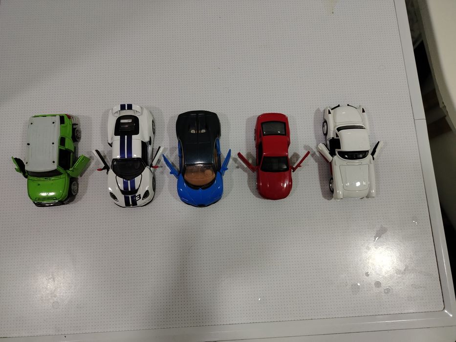 Продаются детские модельные машинки, дверки открываются, 6 штук оптом