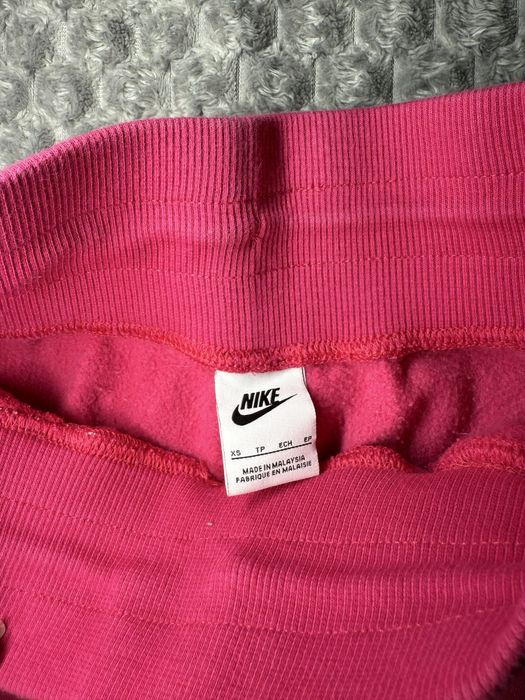 Дамски розов анцуг Nike