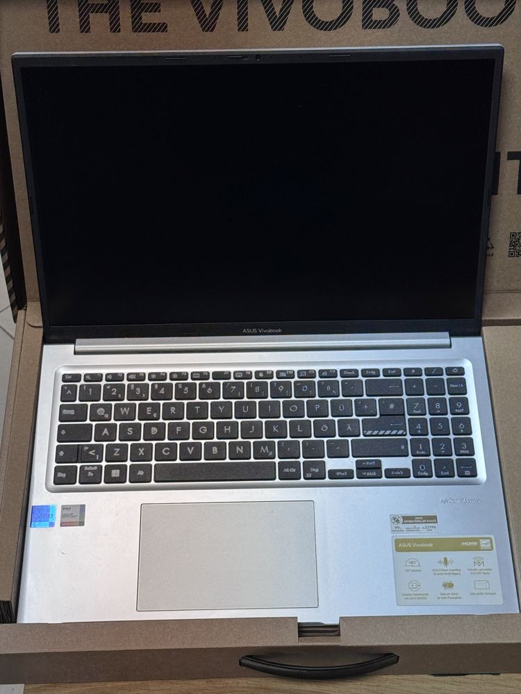 Asus Vivobook 16”инча OLED / 10-ядрен i7 / 16GB RAM / 512GB SSD/X1605Z