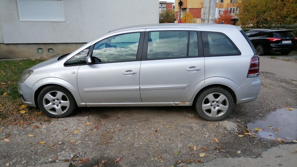 Vând Opel Zafira