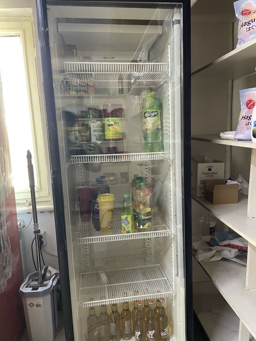 Витринный холодилник