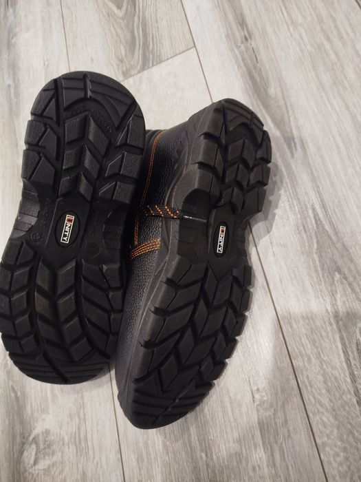 Зимни обувки с бомбе