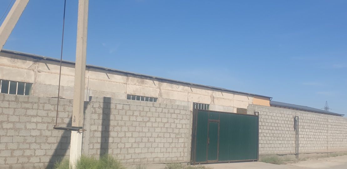 Ижарага катта хажмдаги бино