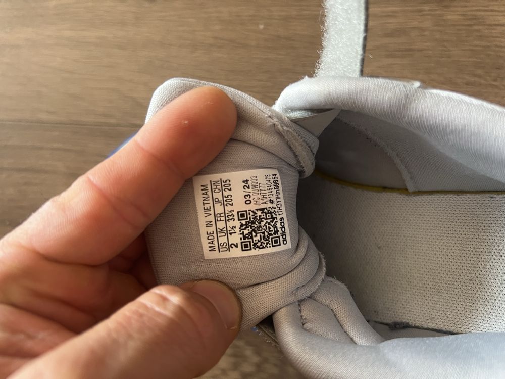Продавам маратонки adidas