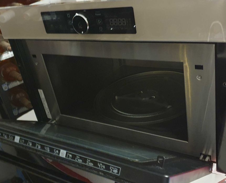 Cuptor cu microunde incorporabil Whirlpool folosit/ utilizat