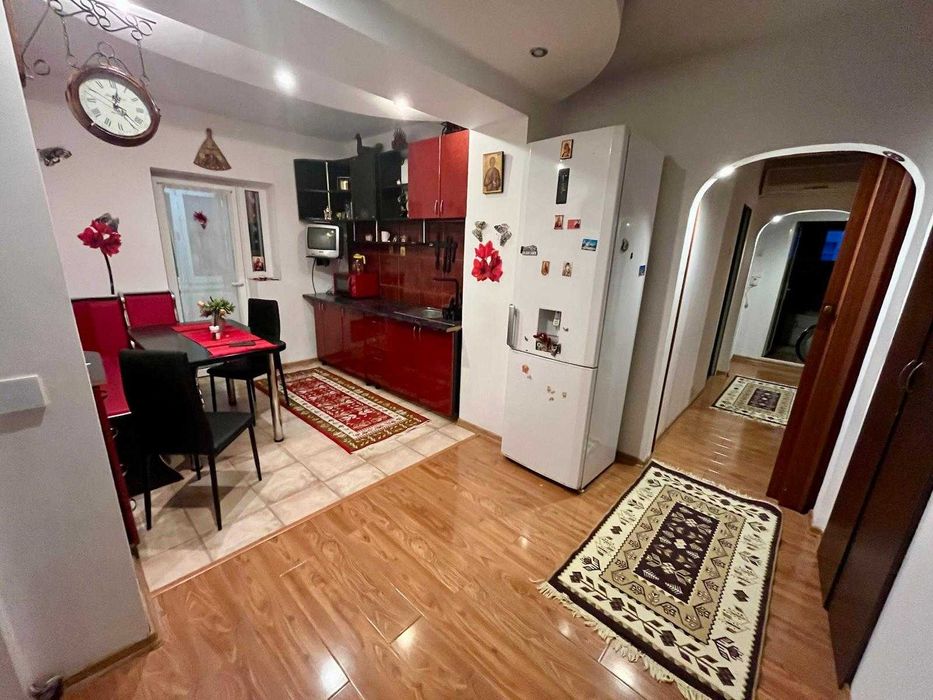 Inchiriez apartament cu 3 camere