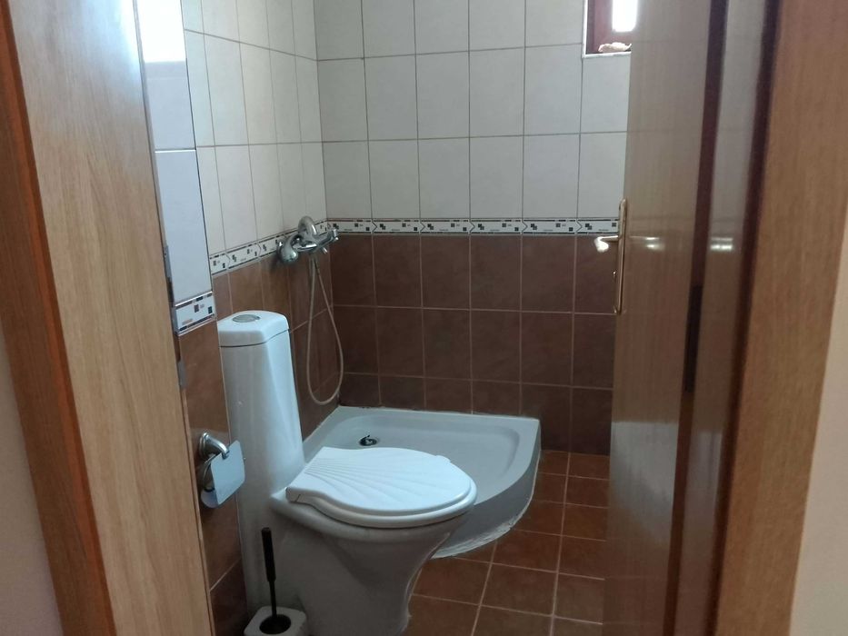 Oтдавам под наем апартамент 60 кв.м. Супер център Сл. бряг парко място