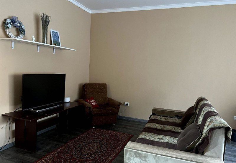Аренда квартиры в центре 2/2/4 м Ойбек (Чехова)