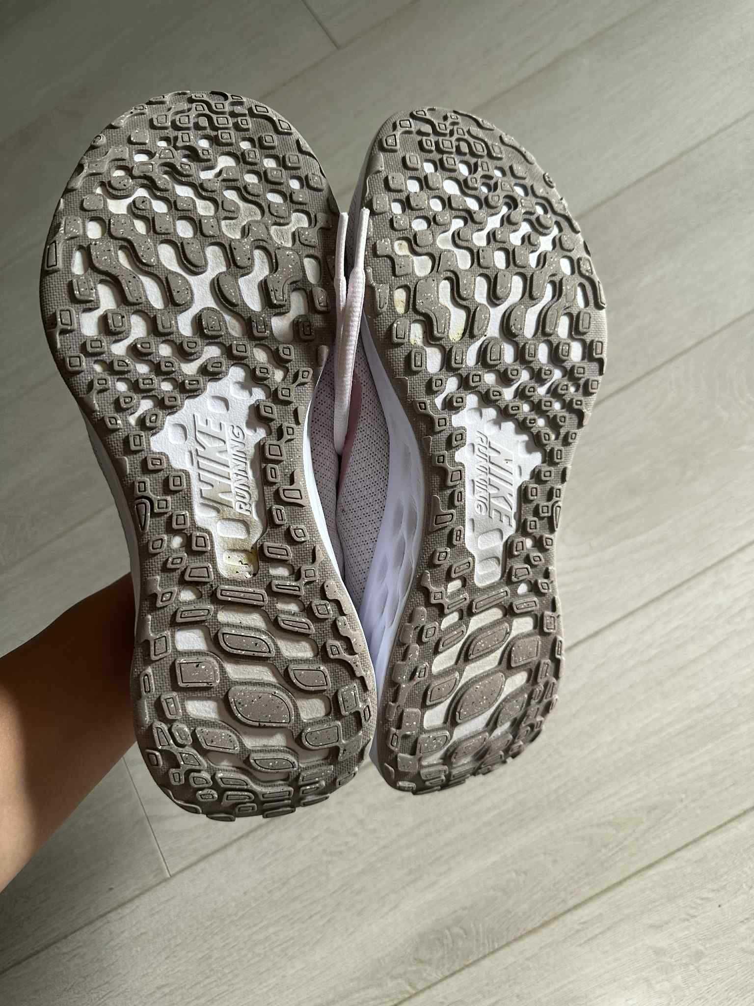 Маратонки Nike revolution 6