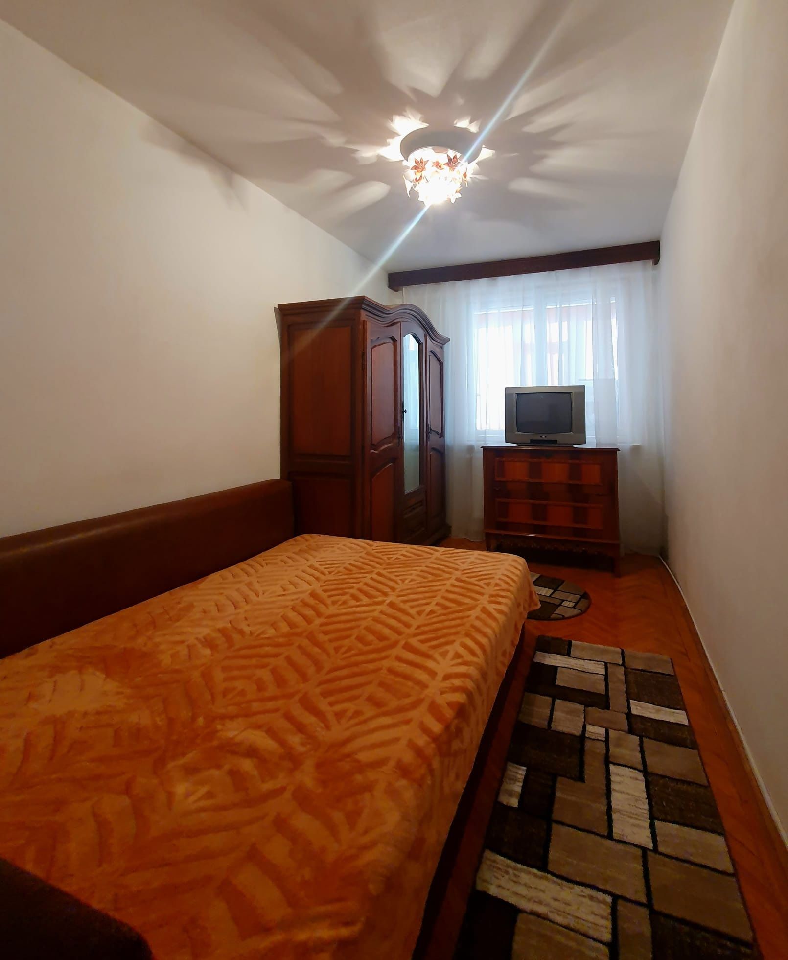 Închiriez Apartament 4 camere