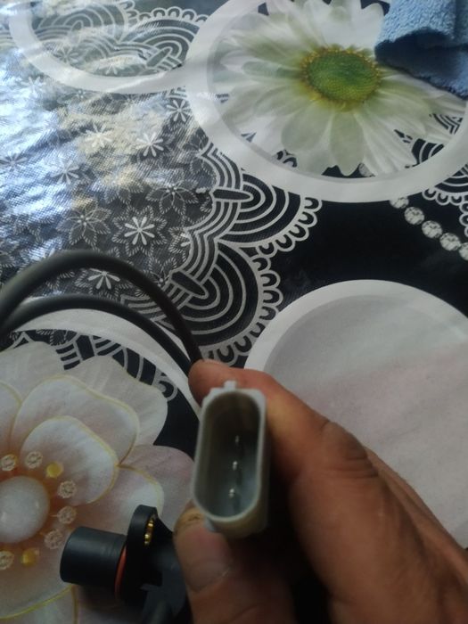 Продам датчик коленвала на Ауди а6 С5