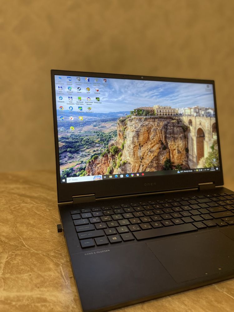 Notebook sotiladi. Hp Omen 15