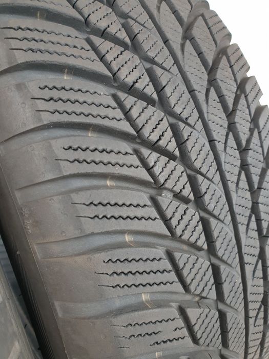 Зимни гуми 2 броя BRIDGESTONE Blizak LM001 205 60 R16 дот 3319