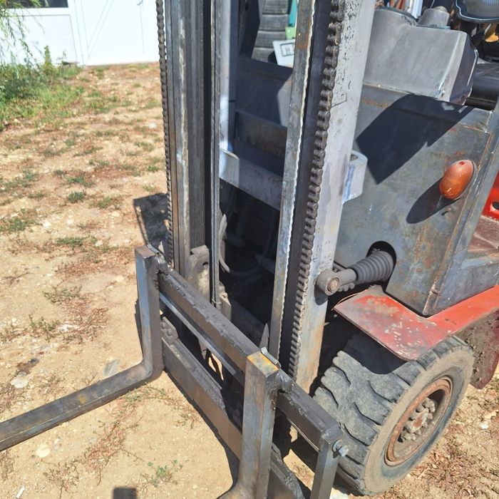 Încărcător frontal stivuitor