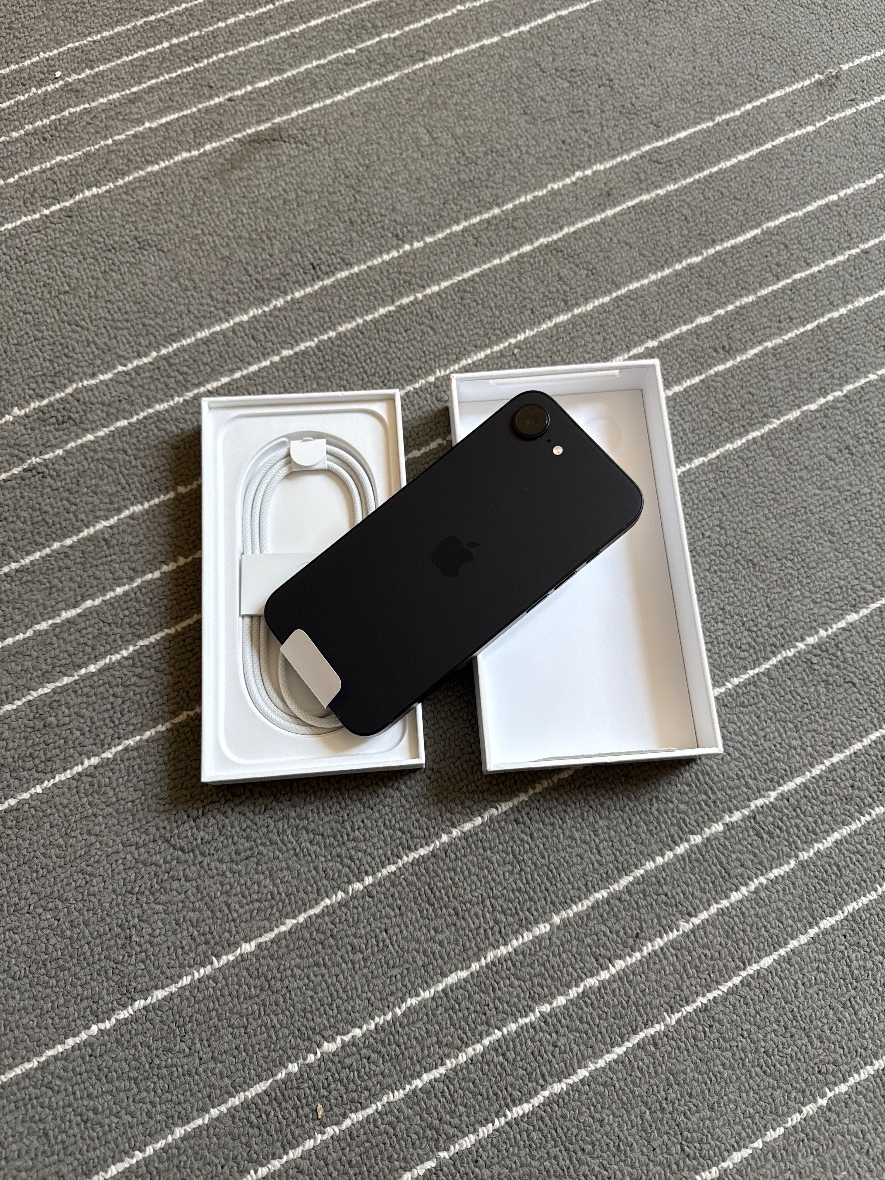 Смартфон Apple iPhone 15, 128GB, 5G, Black