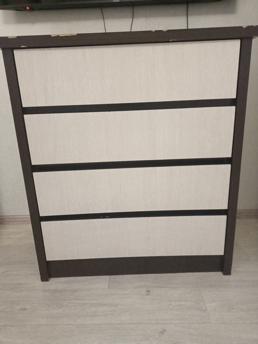 Продам комод за 10000.