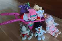 Количка с плюшени играчки