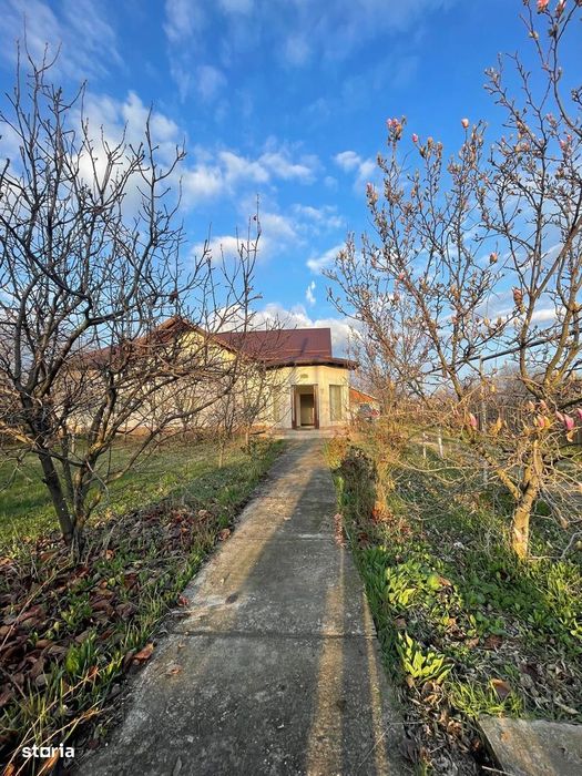 Casa cu teren 1300 mp in localitatea Tatarani, jud Prahova