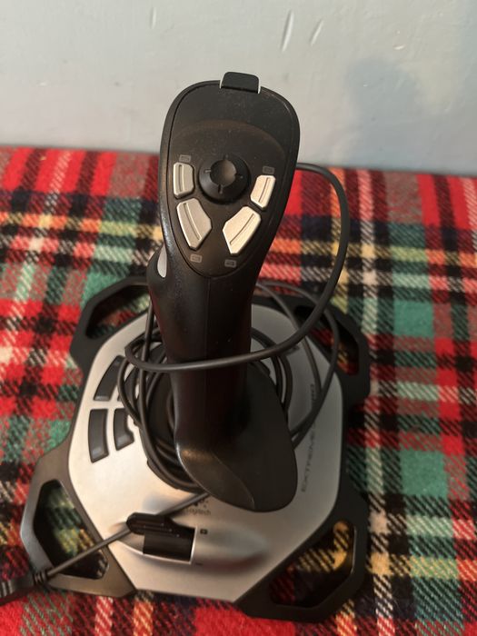 Vand maneta avioane flight simulator si altele jocuri