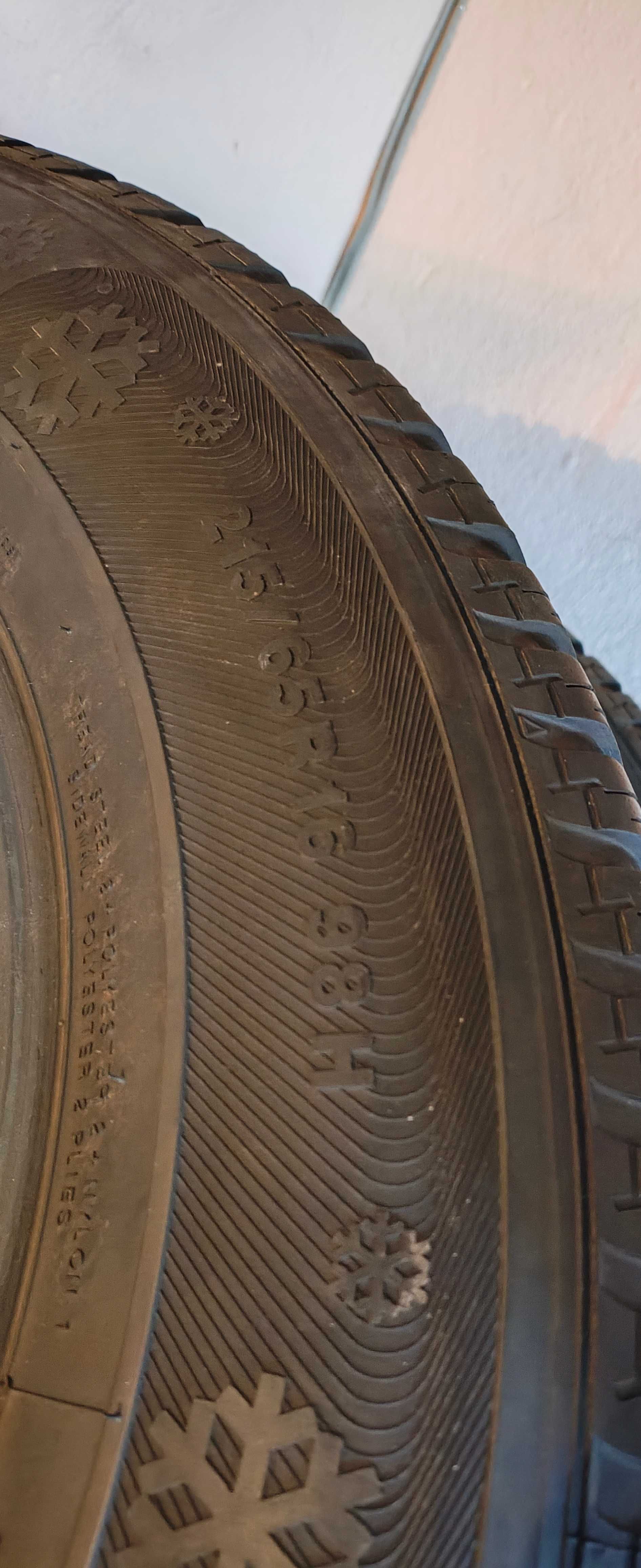 Зимни гуми 215/65 R16 98H (използвани)