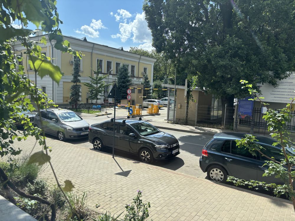 Apartament CENTRAL de inchiriat la 2 min de UMF- Vasile Alecsandri
