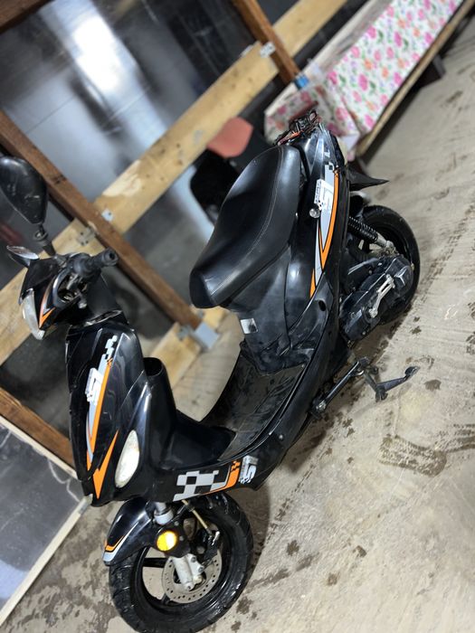 Vand/Schimb scuter 49cc CU ACTE!!