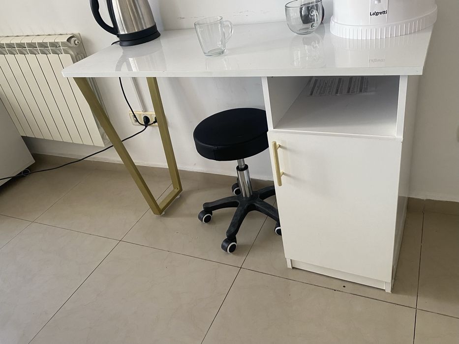 Маникюрный стол в стиле лофт