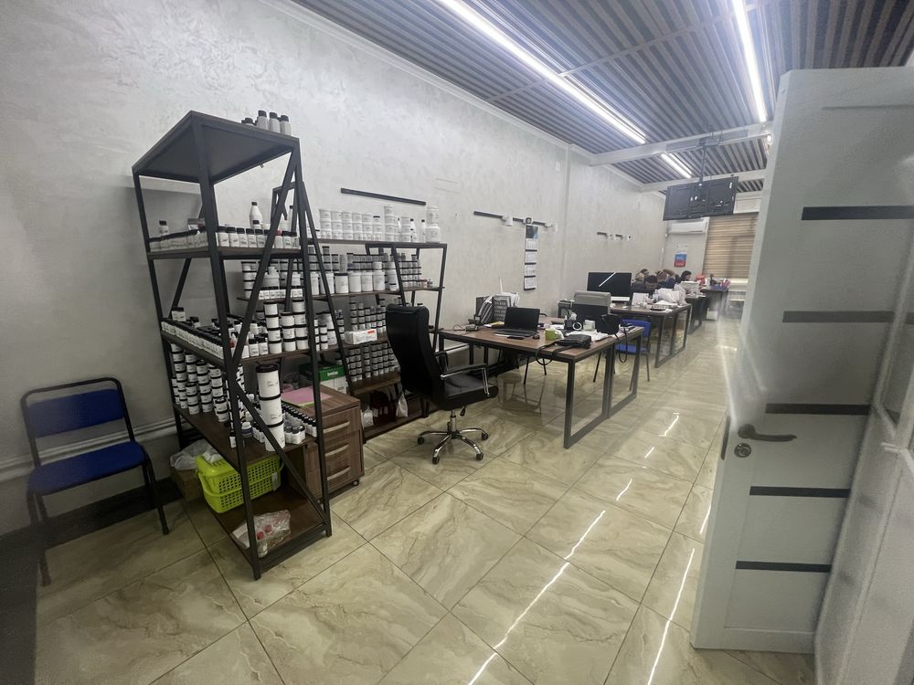Сдается помещение вдоль дороги Толе би 100кв